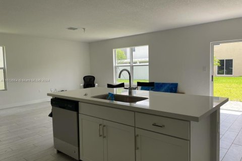 House in Florida City, Florida 4 bedrooms, 198.63 sq.m. № 1234500 - photo 3