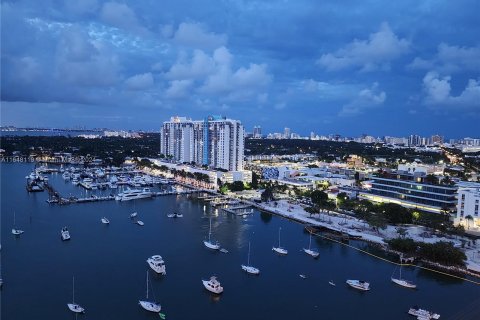 Condo in Miami Beach, Florida, 2 bedrooms  № 1332735 - photo 29