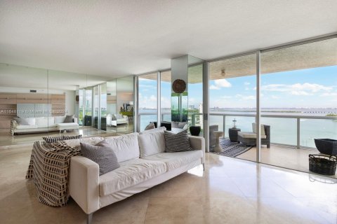 Condo in Miami Beach, Florida, 2 bedrooms  № 1332735 - photo 3