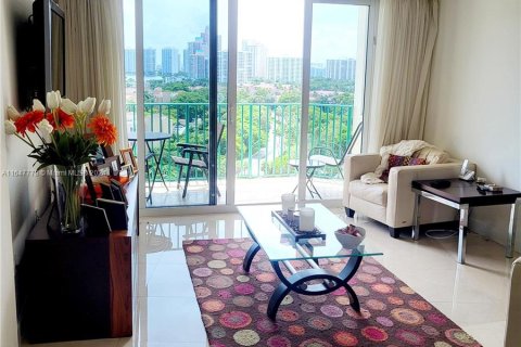 Condo in Aventura, Florida, 2 bedrooms  № 1332734 - photo 1