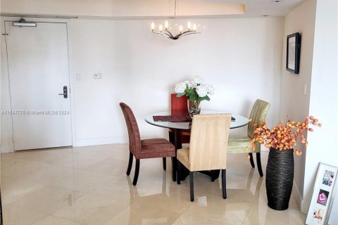 Condo in Aventura, Florida, 2 bedrooms  № 1332734 - photo 4