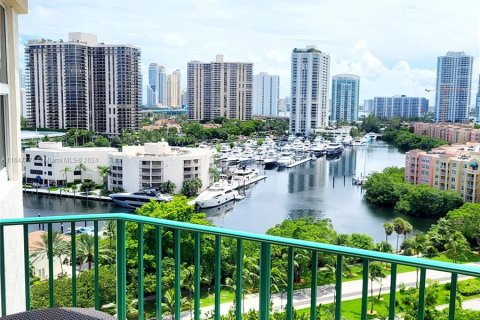 Condo in Aventura, Florida, 2 bedrooms  № 1332734 - photo 2