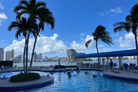 Condo in Aventura, Florida, 2 bedrooms  № 1332779 - photo 29