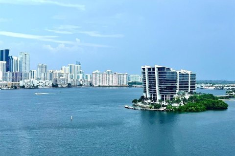 Condo in Aventura, Florida, 2 bedrooms  № 1332779 - photo 2