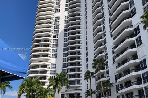 Condo in Aventura, Florida, 2 bedrooms  № 1332779 - photo 20