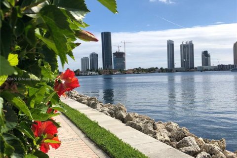 Condo in Aventura, Florida, 2 bedrooms  № 1332779 - photo 18