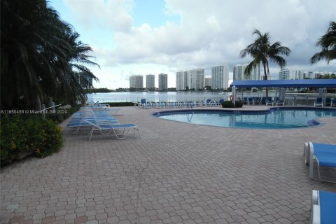 Copropriété à vendre à Aventura, Floride: 2 chambres, 109.72 m2 № 1332779 - photo 27