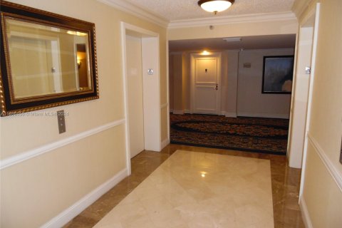 Condo in Aventura, Florida, 2 bedrooms  № 1332779 - photo 26