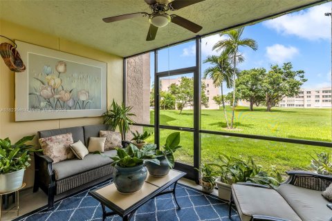 Condo in Sunrise, Florida, 2 bedrooms  № 1272127 - photo 10