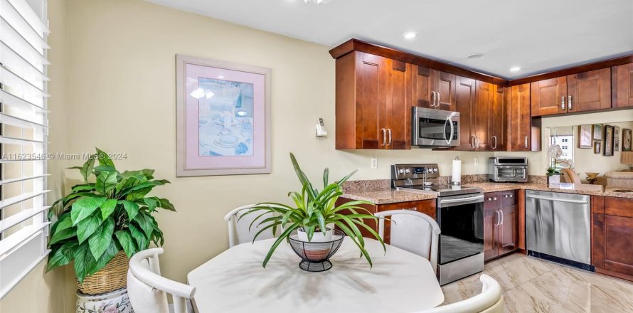 Condo in Sunrise, Florida, 2 bedrooms  № 1272127