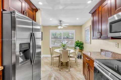 Condo in Sunrise, Florida, 2 bedrooms  № 1272127 - photo 2