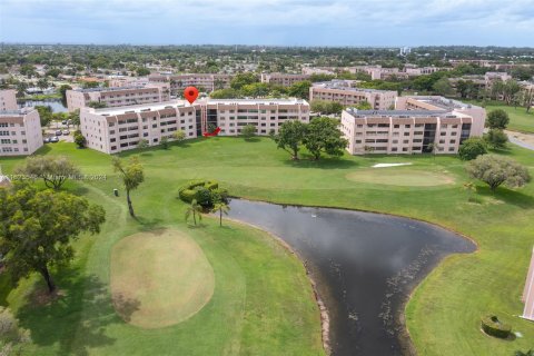 Condo in Sunrise, Florida, 2 bedrooms  № 1272127 - photo 14