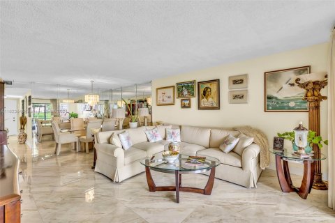 Copropriété à vendre à Sunrise, Floride: 2 chambres, 121.05 m2 № 1272127 - photo 9