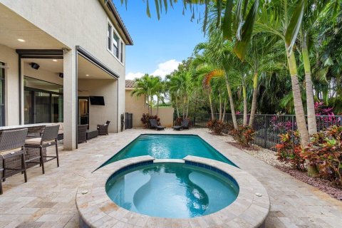 House in Delray Beach, Florida 5 bedrooms, 481.98 sq.m. № 1031739 - photo 2