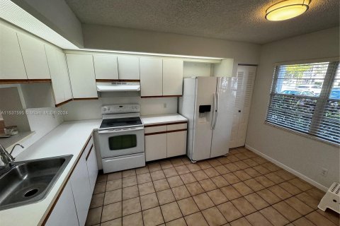 Copropriété à vendre à Pembroke Pines, Floride: 2 chambres, 110.74 m2 № 1021887 - photo 22
