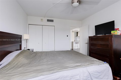 Condo in Hollywood, Florida, 2 bedrooms  № 1056770 - photo 23