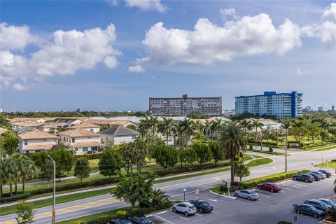 Condo in Hollywood, Florida, 2 bedrooms  № 1056770 - photo 29