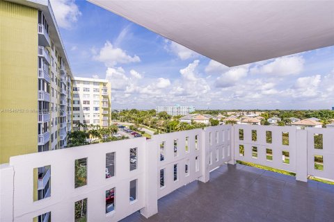 Copropriété à vendre à Hollywood, Floride: 2 chambres, 119.29 m2 № 1056770 - photo 27