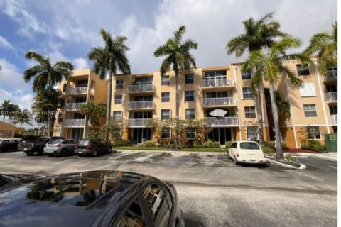 Copropriété à vendre à Dania Beach, Floride: 2 chambres, 94.76 m2 № 1021282 - photo 1