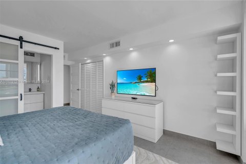 Condominio en venta en Hallandale Beach, Florida, 3 dormitorios, 165.37 m2 № 1234658 - foto 13