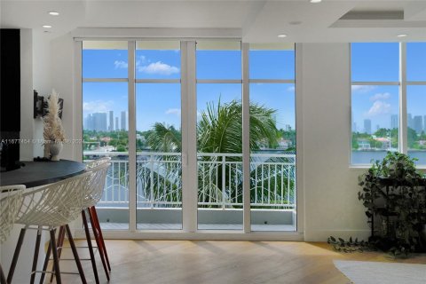 Condo in Miami Beach, Florida, 4 bedrooms  № 1405918 - photo 15