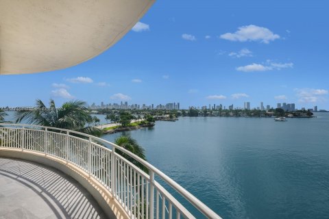 Condo in Miami Beach, Florida, 4 bedrooms  № 1405918 - photo 1