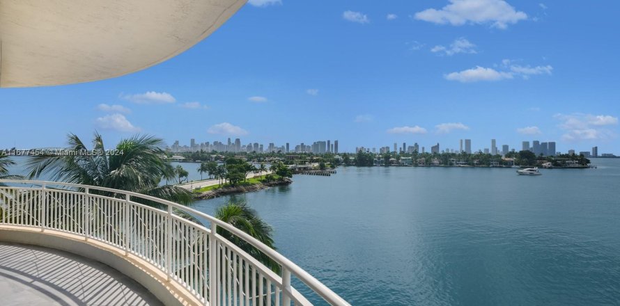 Condo in Miami Beach, Florida, 4 bedrooms  № 1405918