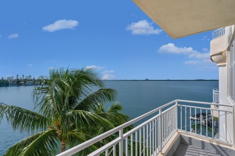 Condo in Miami Beach, Florida, 4 bedrooms  № 1405918 - photo 17