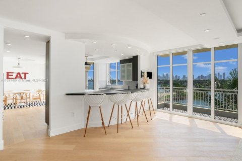 Condo in Miami Beach, Florida, 4 bedrooms  № 1405918 - photo 4