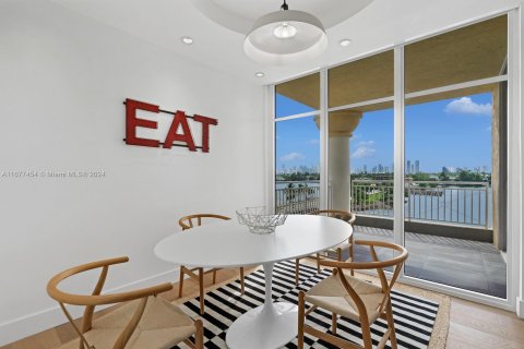 Condo in Miami Beach, Florida, 4 bedrooms  № 1405918 - photo 14