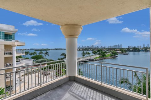 Condo in Miami Beach, Florida, 4 bedrooms  № 1405918 - photo 16