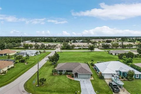 Villa ou maison à vendre à Punta Gorda, Floride: 3 chambres, 145.67 m2 № 1166216 - photo 14