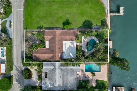 Casa en venta en Surfside, Florida, 4 dormitorios, 422.8 m2 № 1067600 - foto 6
