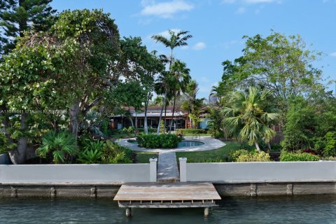 Villa ou maison à vendre à Surfside, Floride: 4 chambres, 422.8 m2 № 1067600 - photo 5