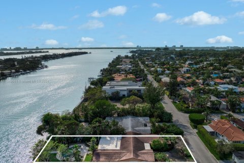 Villa ou maison à vendre à Surfside, Floride: 4 chambres, 422.8 m2 № 1067600 - photo 3