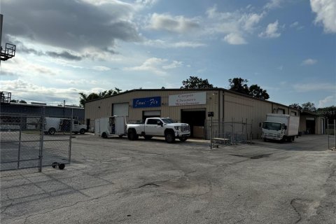 Propiedad comercial en alquiler en Tampa, Florida, 1486.44 m2 № 1351259 - foto 1