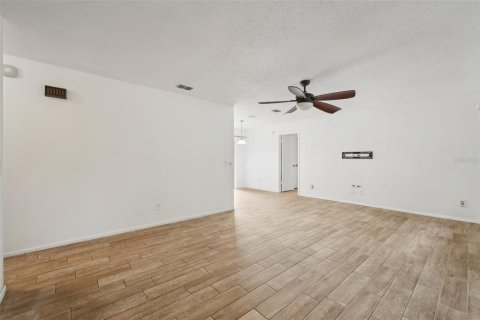 Villa ou maison à vendre à Kissimmee, Floride: 3 chambres, 105.91 m2 № 1333916 - photo 4