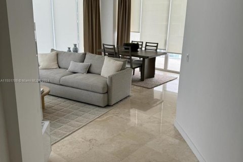 Condo in Sunny Isles Beach, Florida, 2 bedrooms  № 1070219 - photo 15