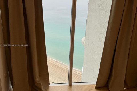 Condo in Sunny Isles Beach, Florida, 2 bedrooms  № 1070219 - photo 3