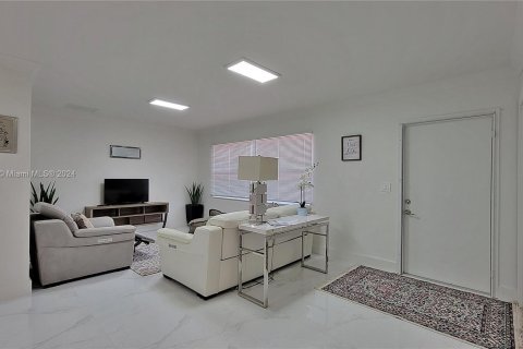 Condo in Hallandale Beach, Florida, 3 bedrooms  № 1269434 - photo 3