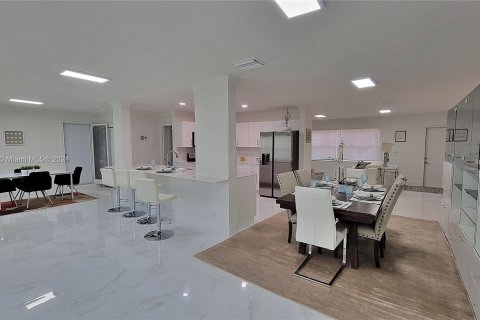 Copropriété à vendre à Hallandale Beach, Floride: 3 chambres, 157.93 m2 № 1269434 - photo 1