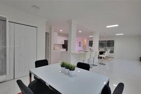 Copropriété à vendre à Hallandale Beach, Floride: 3 chambres, 157.93 m2 № 1269434 - photo 4