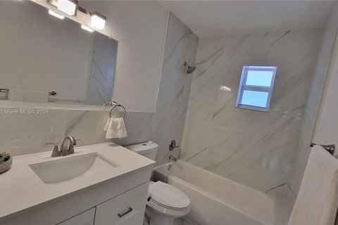 Copropriété à vendre à Hallandale Beach, Floride: 3 chambres, 157.93 m2 № 1269434 - photo 20