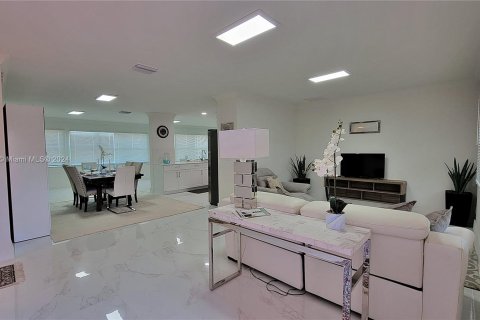 Copropriété à vendre à Hallandale Beach, Floride: 3 chambres, 157.93 m2 № 1269434 - photo 14