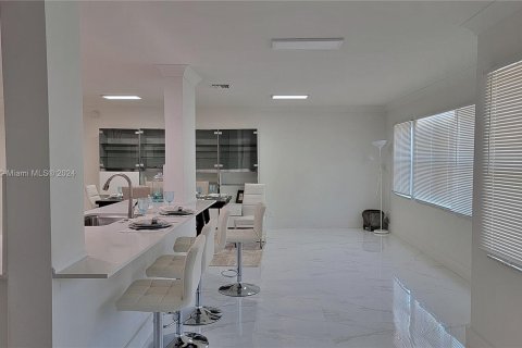 Copropriété à vendre à Hallandale Beach, Floride: 3 chambres, 157.93 m2 № 1269434 - photo 2