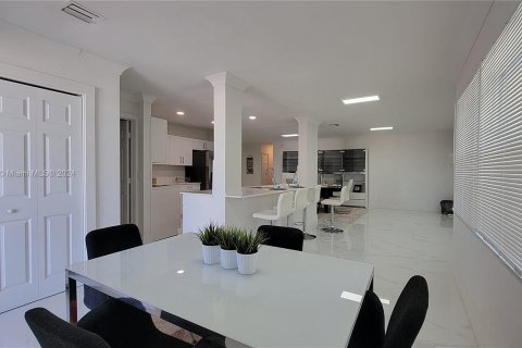 Copropriété à vendre à Hallandale Beach, Floride: 3 chambres, 157.93 m2 № 1269434 - photo 6