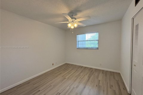 Condo in Hollywood, Florida, 2 bedrooms  № 1065326 - photo 17