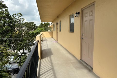 Condo in Hollywood, Florida, 2 bedrooms  № 1065326 - photo 4