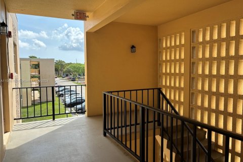 Condo in Hollywood, Florida, 2 bedrooms  № 1065326 - photo 2