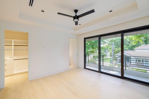 House in Miami, Florida 5 bedrooms, 394.09 sq.m. № 1321505 - photo 18